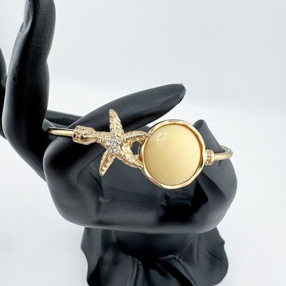 Vintage Gold-Tone Starfish Bangle Stone Accent Beachy Boho Chic Retro - Picture 1 of 8